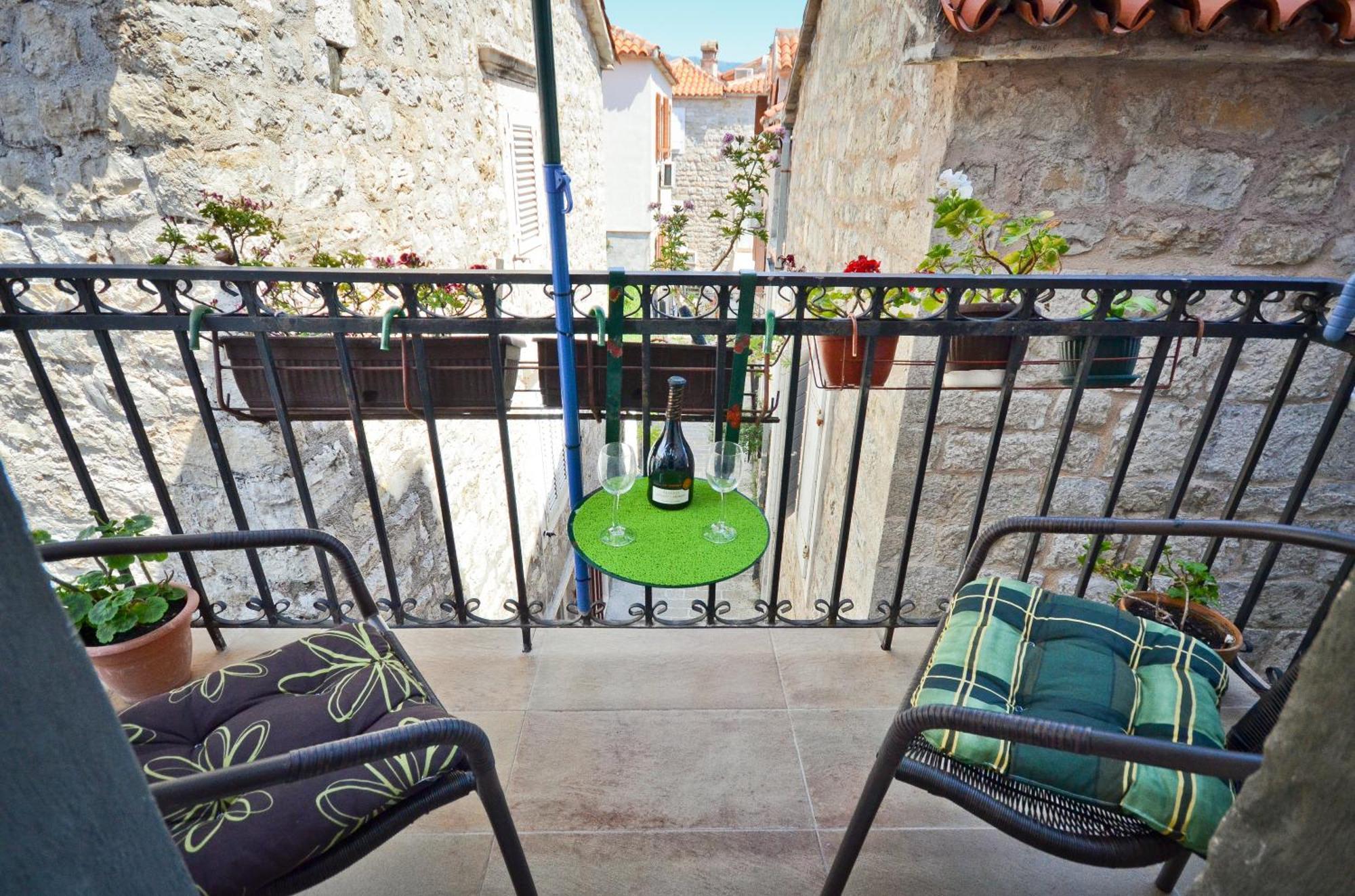 Bell Tower Apartment بودفا المظهر الخارجي الصورة