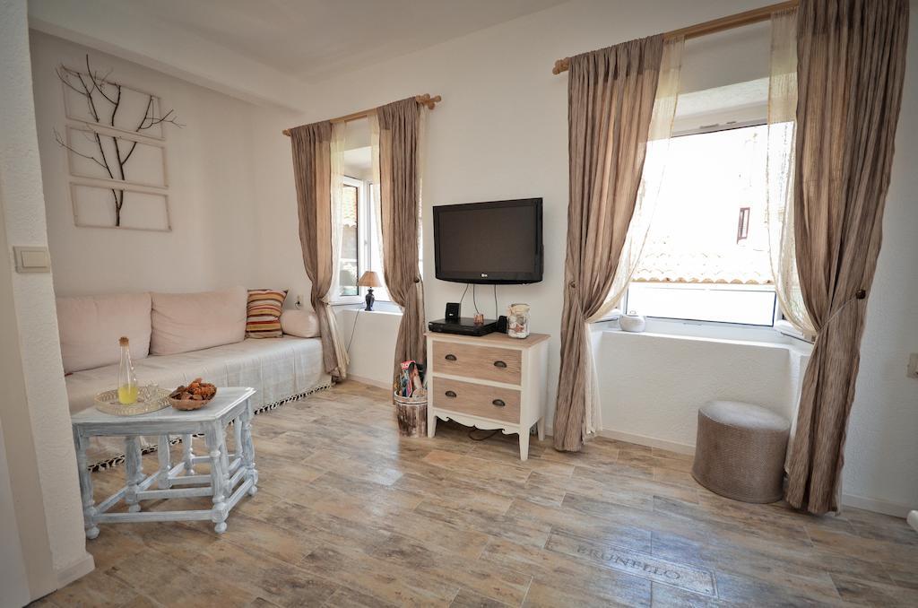 Bell Tower Apartment بودفا الغرفة الصورة