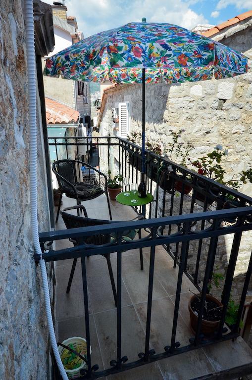 Bell Tower Apartment بودفا الغرفة الصورة