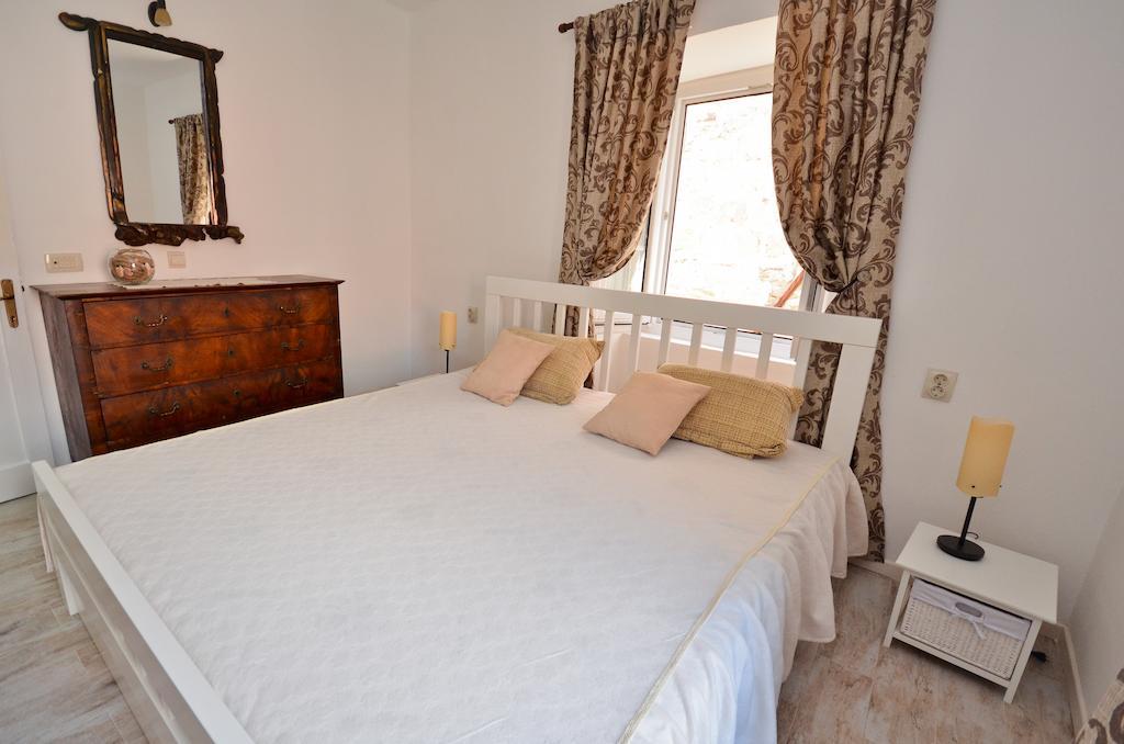 Bell Tower Apartment بودفا الغرفة الصورة