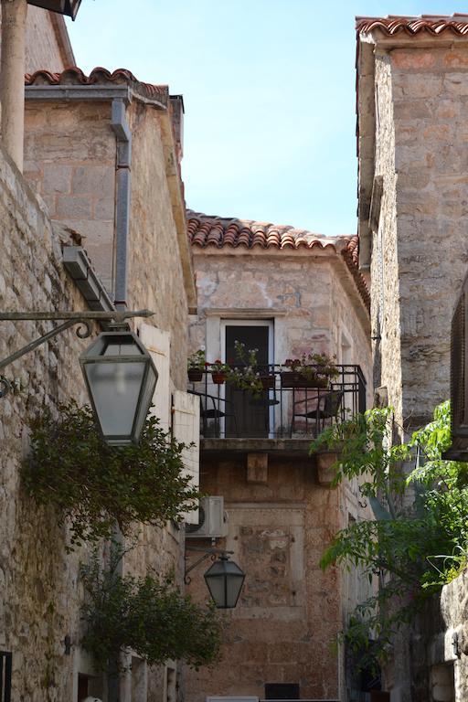 Bell Tower Apartment بودفا المظهر الخارجي الصورة